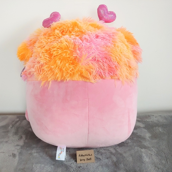 Squishmallows Caparinne Bigfoot Valentine's - Picture 4 of 7